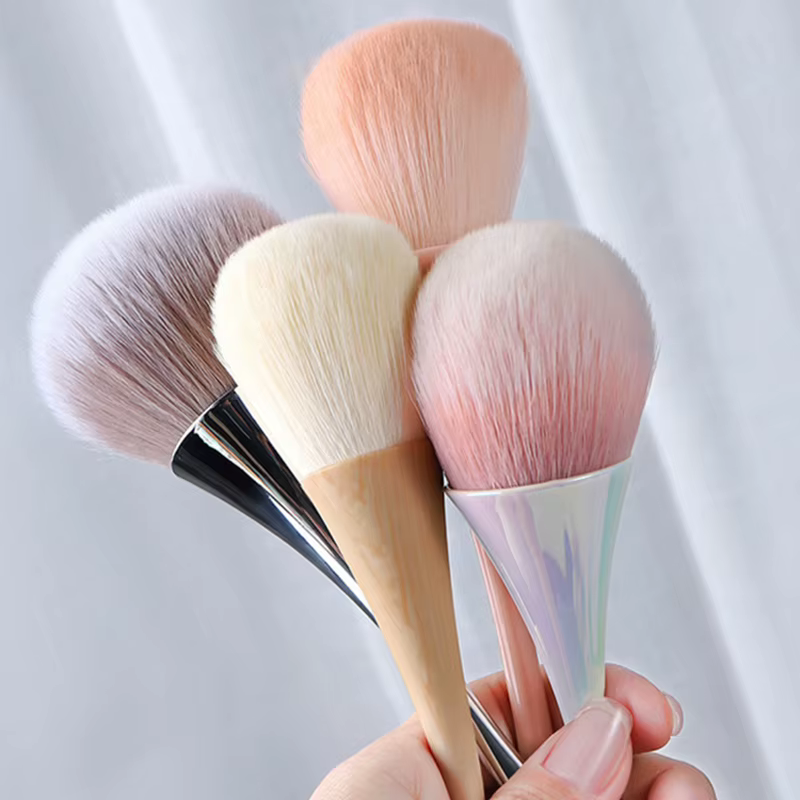 Brosse pour nettoyer la poussière des ongles