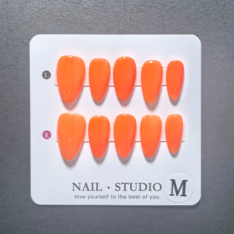 10 faux ongles en amande à presser