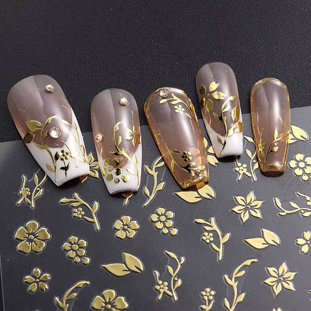 Autocollants pour ongles en forme de fleur dorée - Design feuille