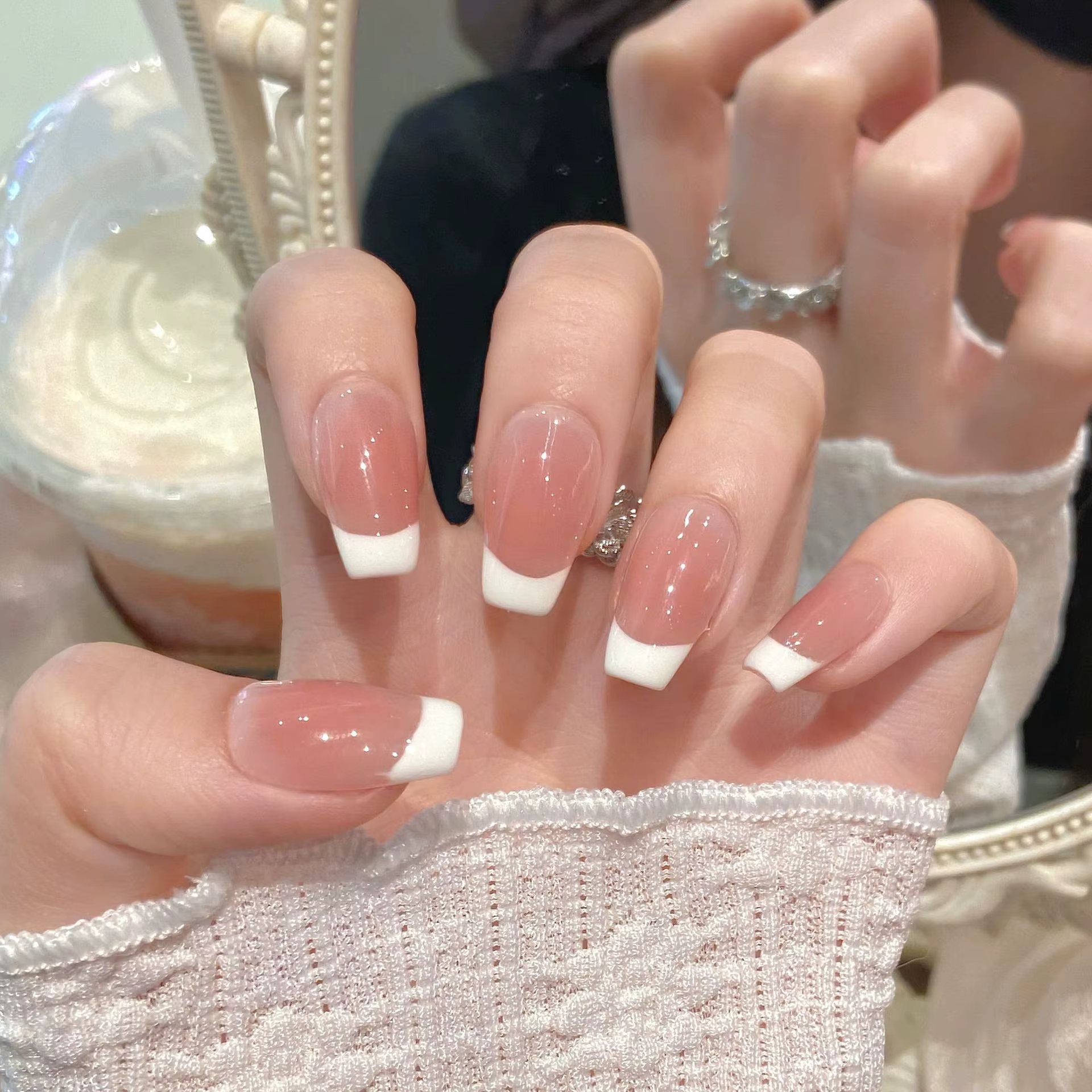 Faux ongles français courts faits à la main
