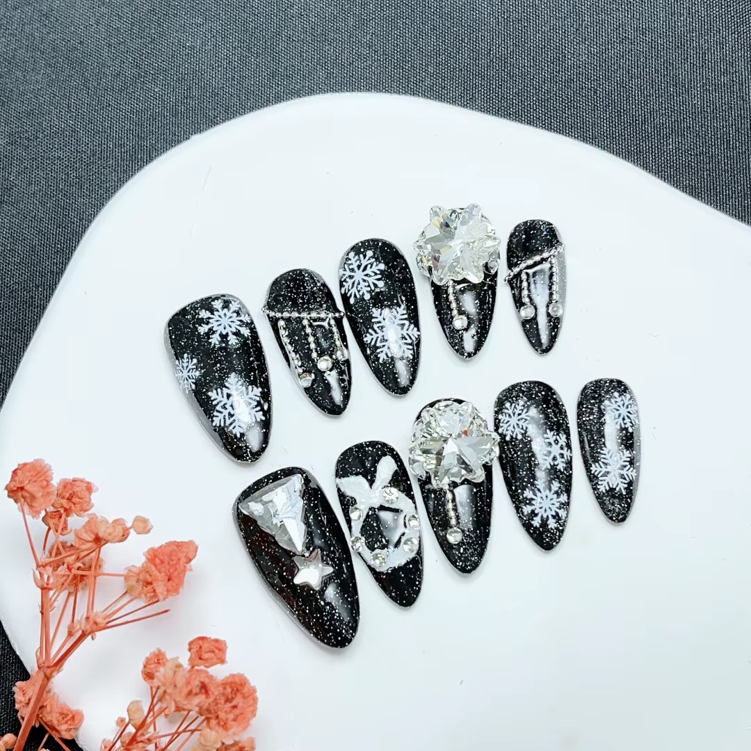 Flocon de neige nail art 3D fait à la main