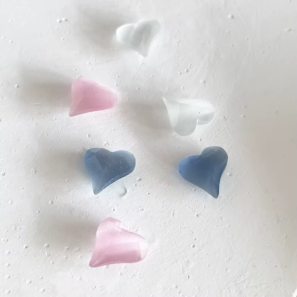 Frozen Love- Chill Cold Vibe Coeur Cristal K9 Oeil de chat de haute qualité Diamants en forme de cœur tordu Frost Light