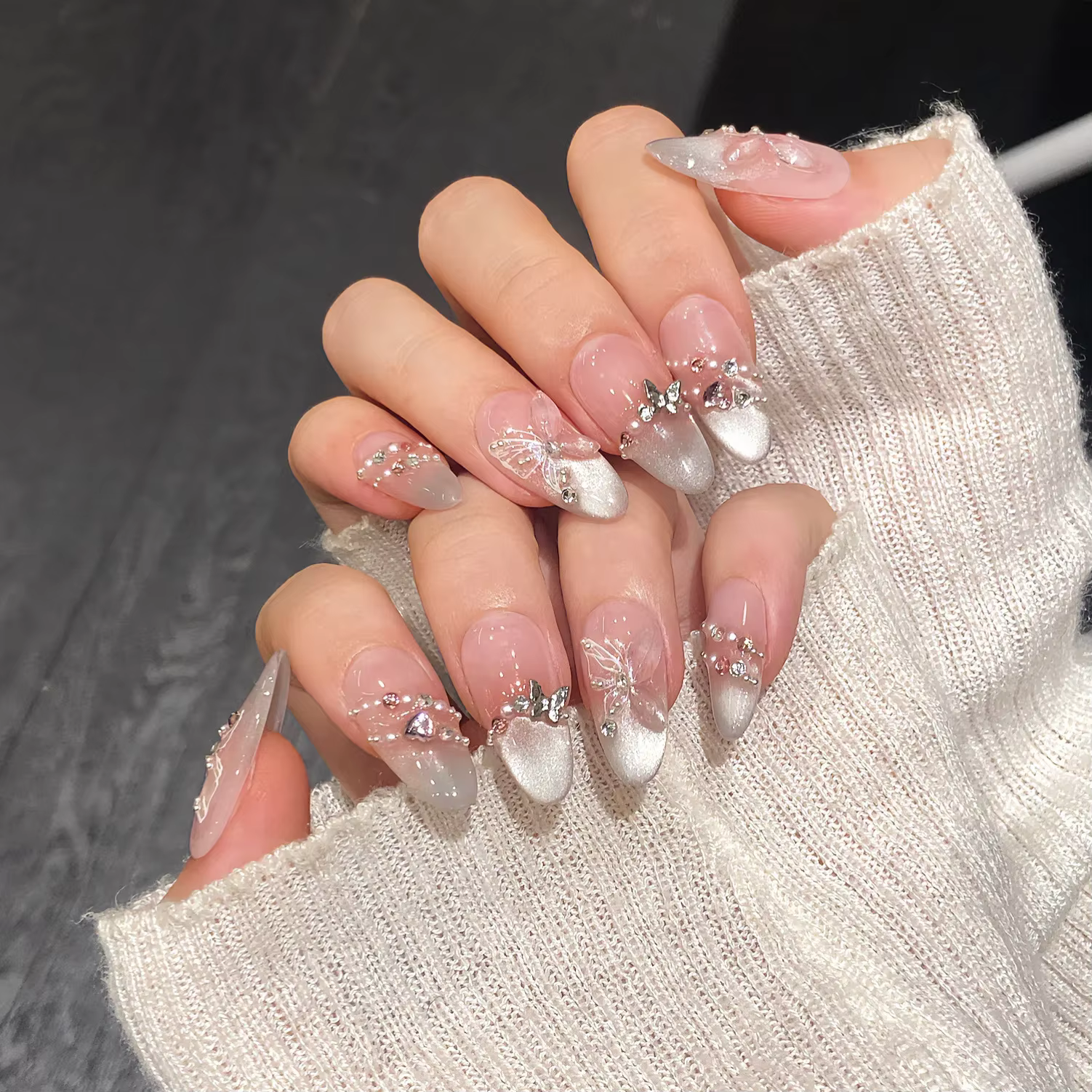 Faux ongles à paillettes faits à la main