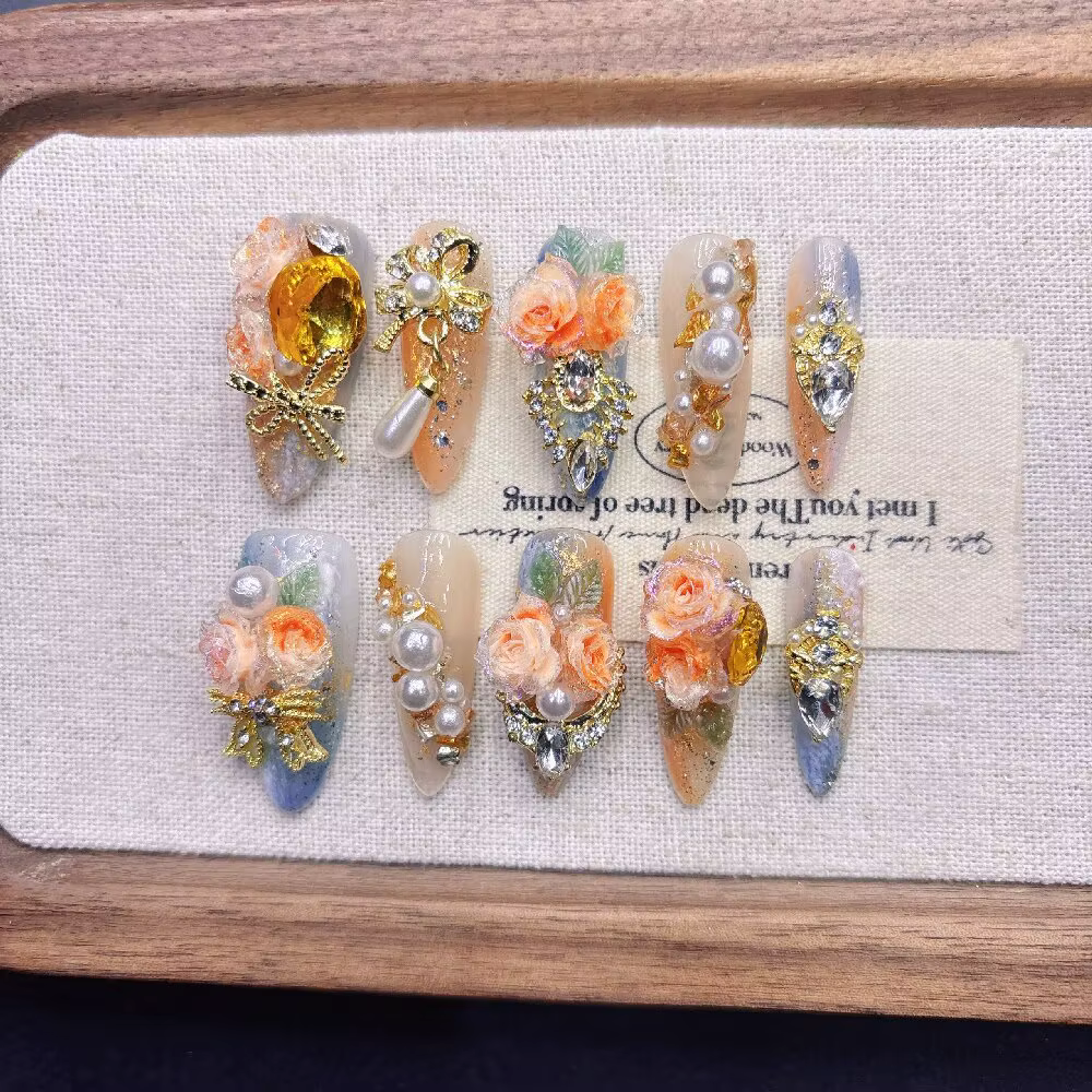 Presse de luxe sur les ongles