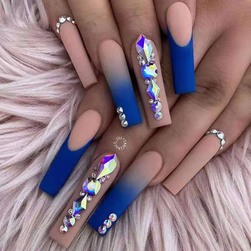 Presse à pointe française sur les ongles longs cercueil faux