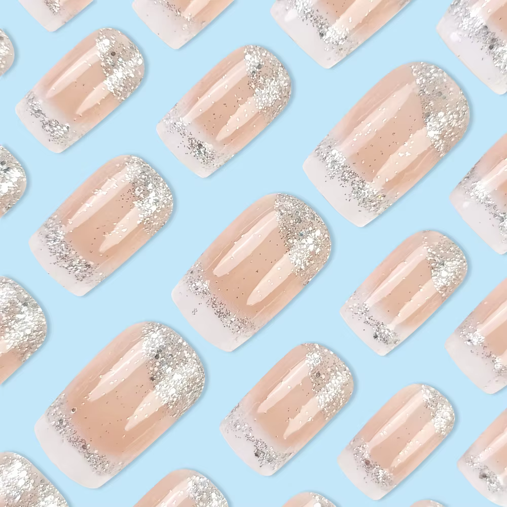 Faux ongles français à bords blancs