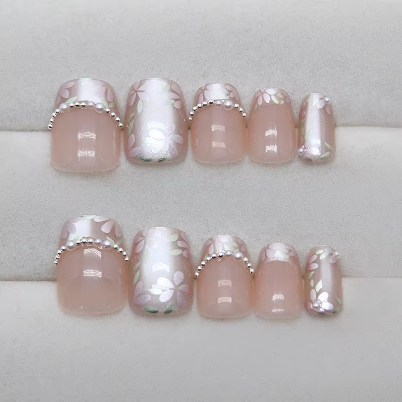 Faux ongles français mi-courts