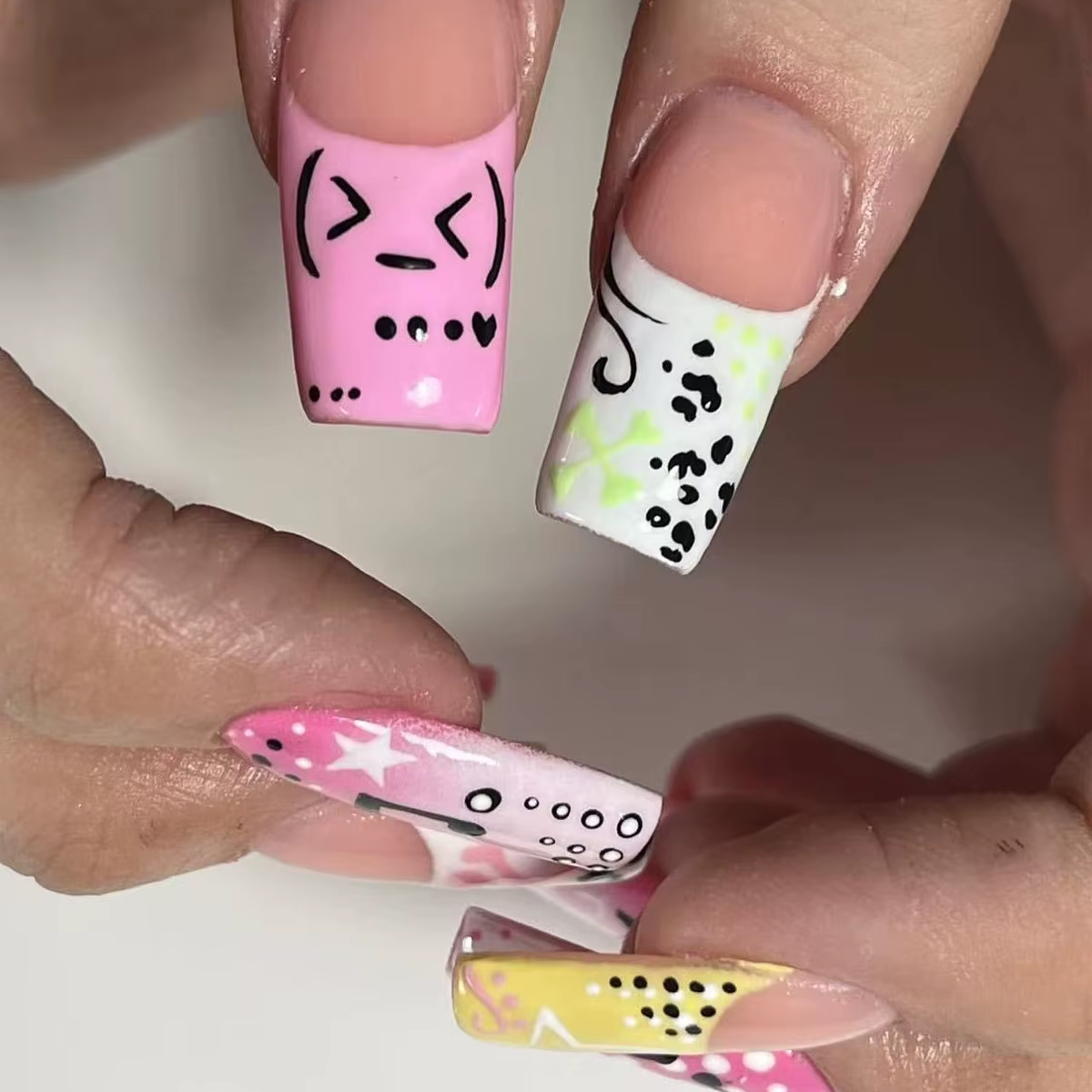 24 pièces Y2K fille style faux ongles Note musicale motif étoile longue cercueil