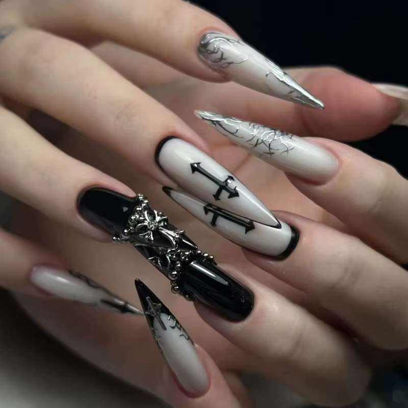 Faux ongles longs à porter