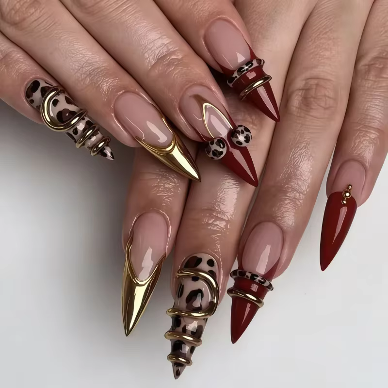 2026 : nouveau lot de 24 faux ongles minimalistes de forme amande, de style français, qui peuvent être utilisés en combinaison avec des manucures de type « patch ».
