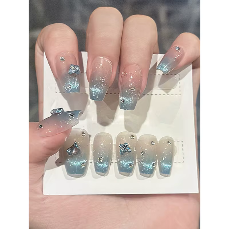 10 pièces ongles en forme de cercueil avec papillon irisé