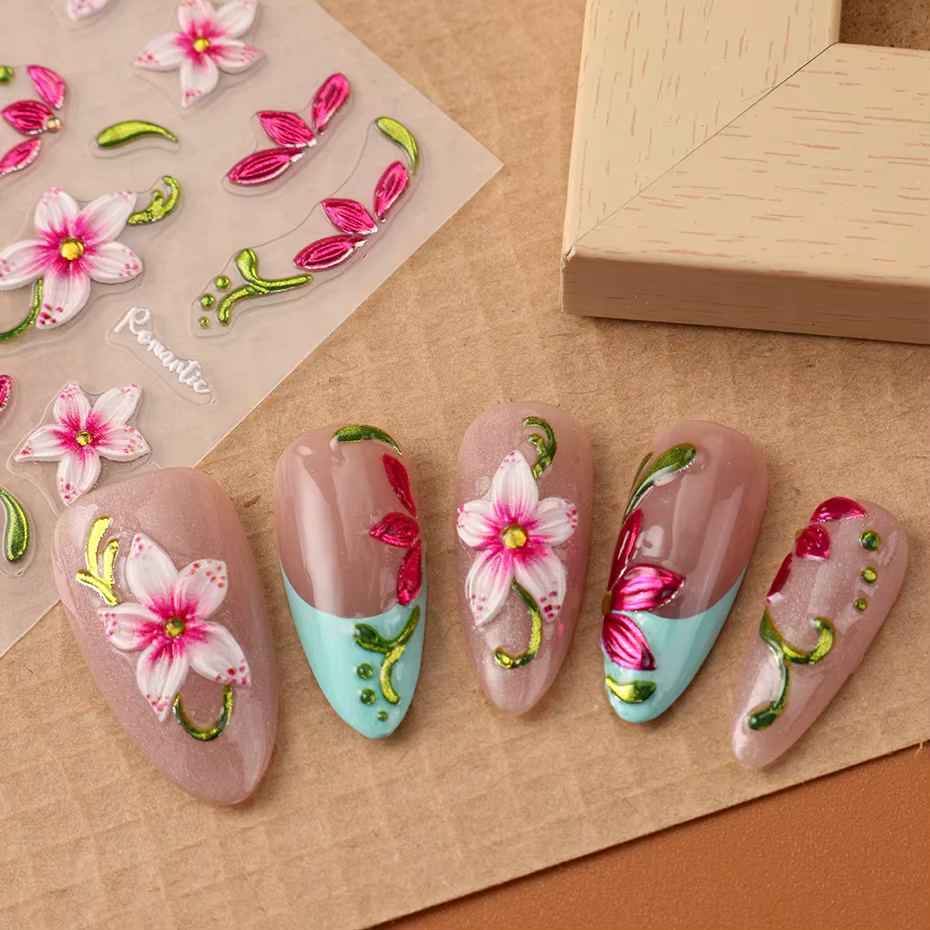 Autocollants pour ongles motif fleur de lys rose - Motifs fleurs roses et feuilles vertes