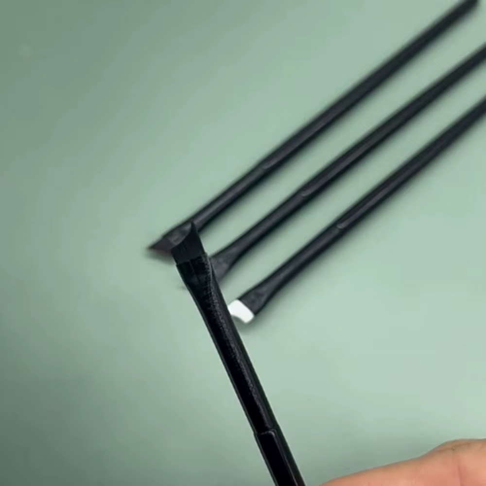 Brosse à ongles à tête Oblique noire