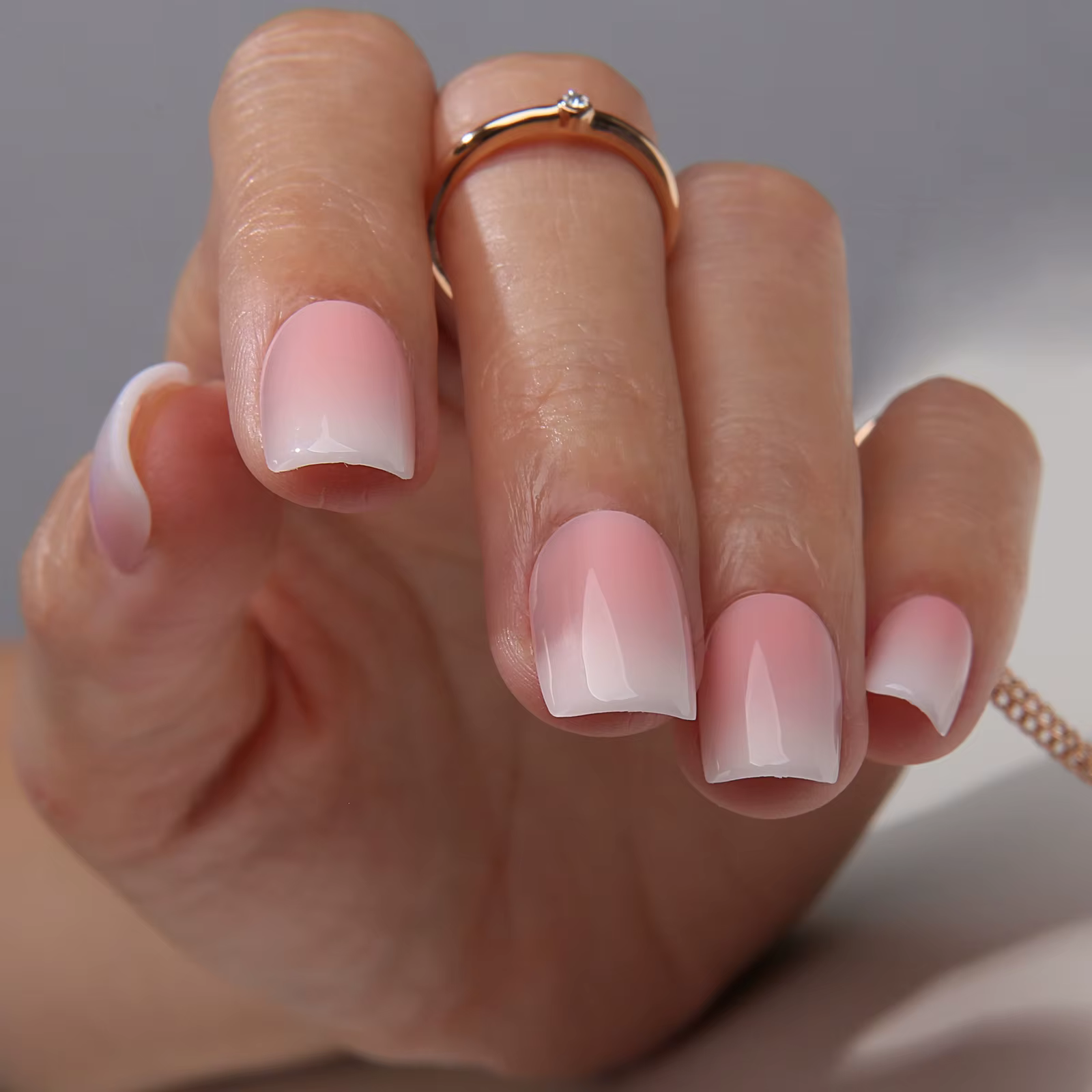 Bébé rose Ombre presse sur ongles carré court faux