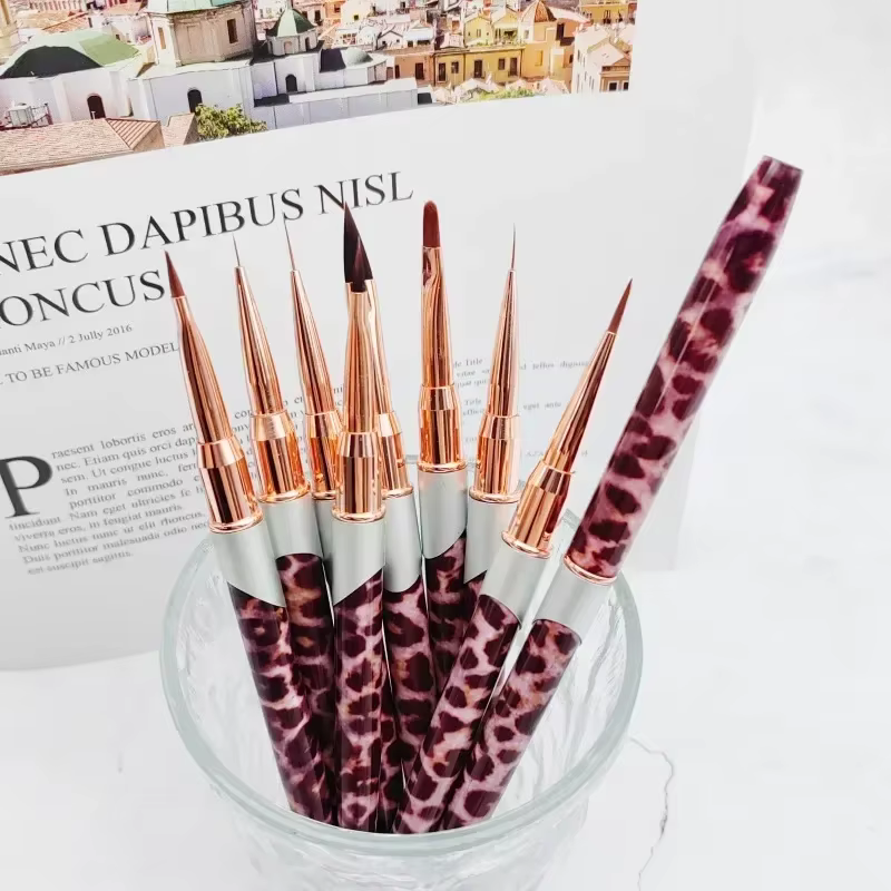 Brosse à ongles avec manche léopard