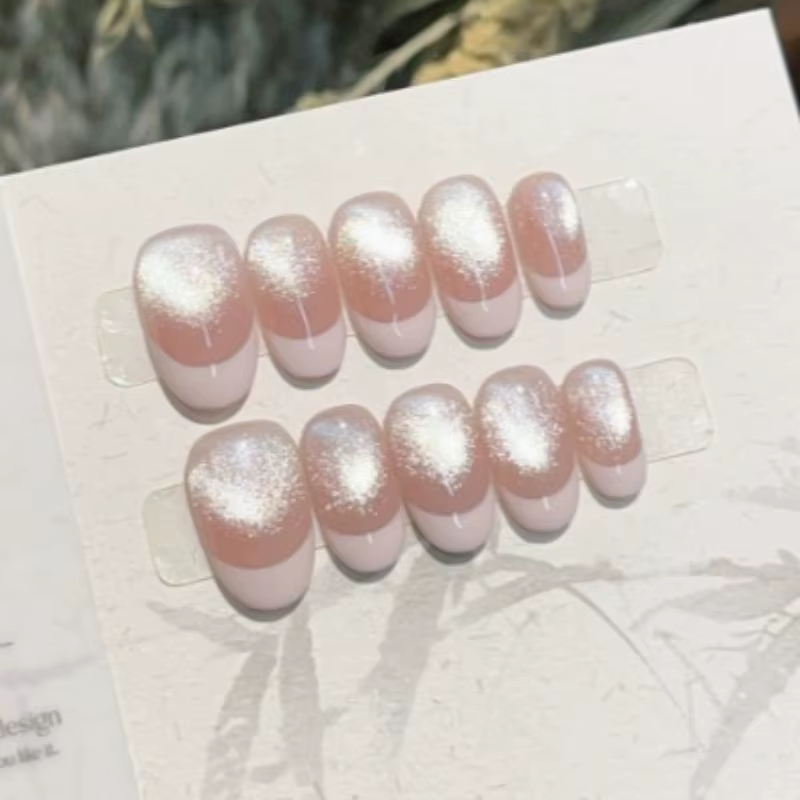 Faux ongles français de longueur moyenne faits à la main