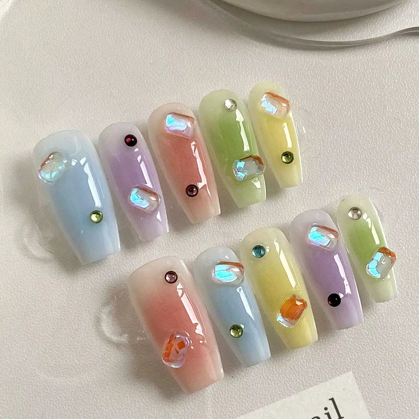 10 pièces de faux ongles en forme de cercueil pressés à la main