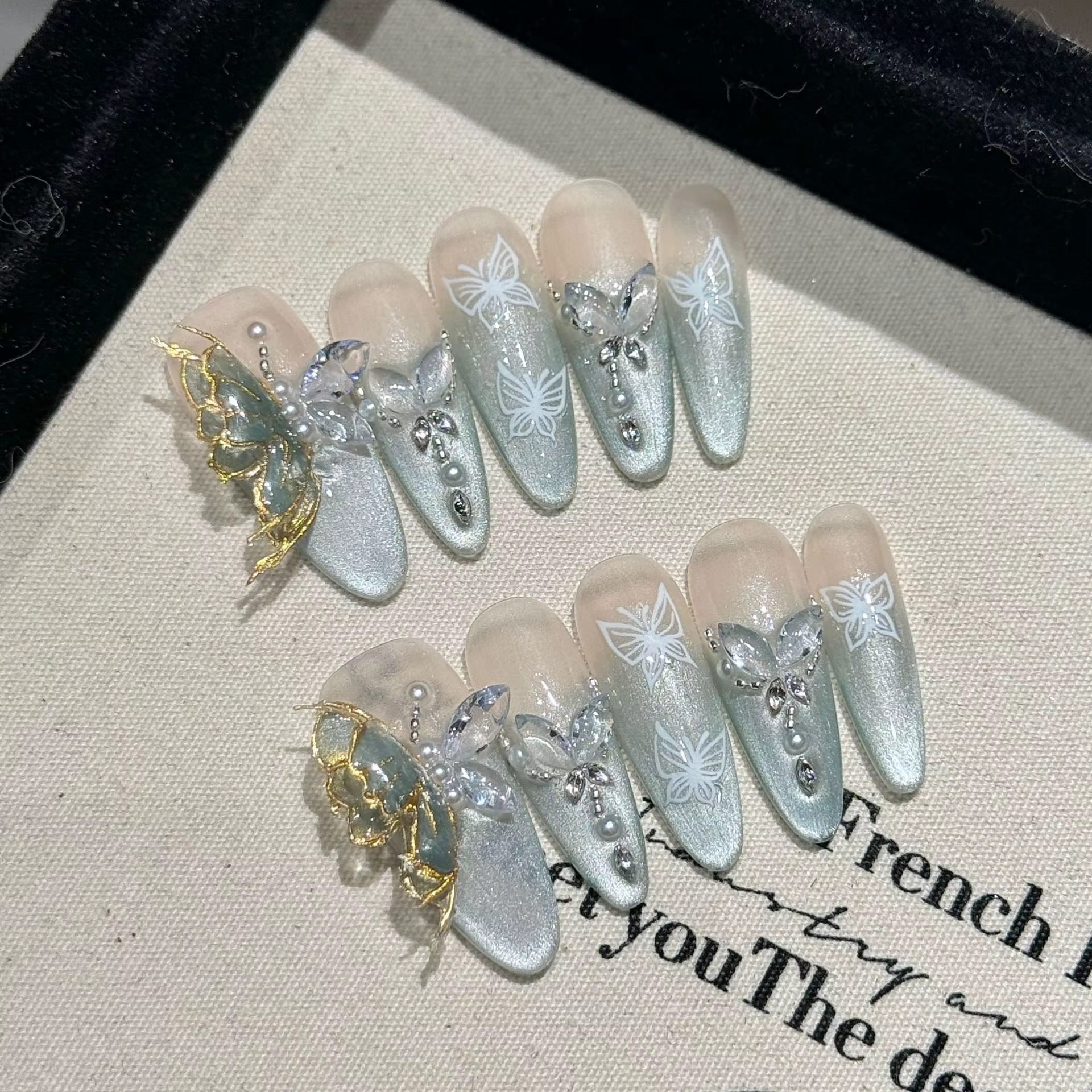 Faux ongles œil de chat à paillettes