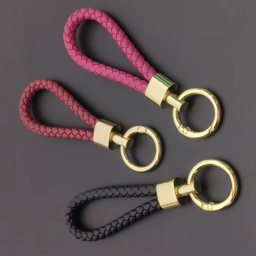 Porte-clés créatif en cuir tressé, accessoires de sac à dos, pendentif couple, cadeau homme femme, porte-clés métallique neutre, mode personnalisée