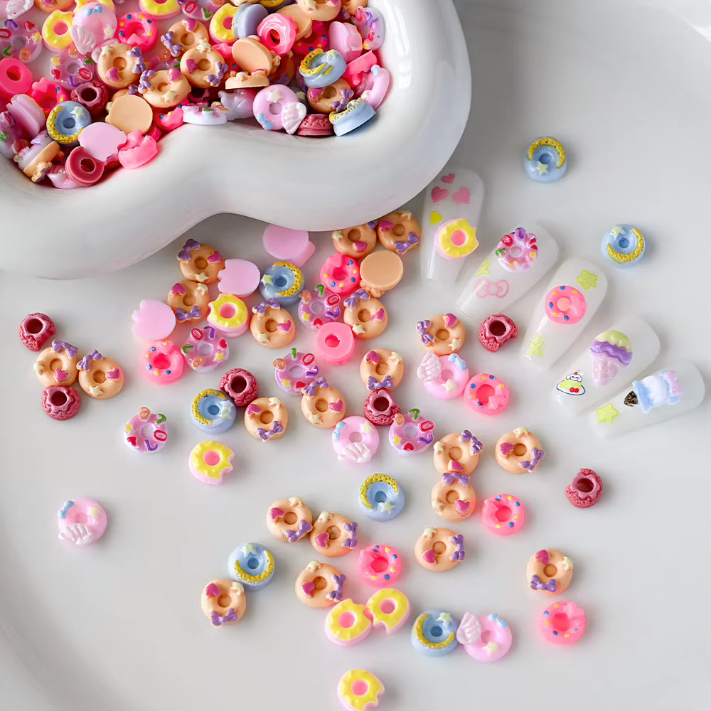 50 pièces 3D mixte Kawaii beignets Nail Art breloques dessin animé Dessert/beignet ongles décorations pour bricolage artisanat cheveux manucure accessoires