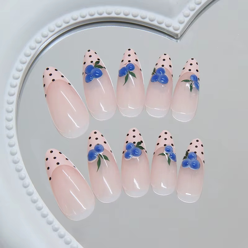 Faux ongles à presser en amande, nude à pois, style French, avec décor 3D Myrtille, amovibles, pour femme, manucure tendance, pour le printemps, le quotidien et les rendez-vous