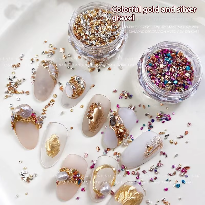 1 boîte de petits ornements d'ongles en matériau Vintage