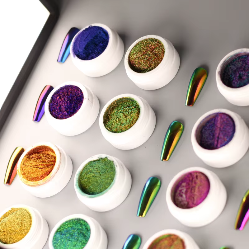 Poudre chromée pour ongles