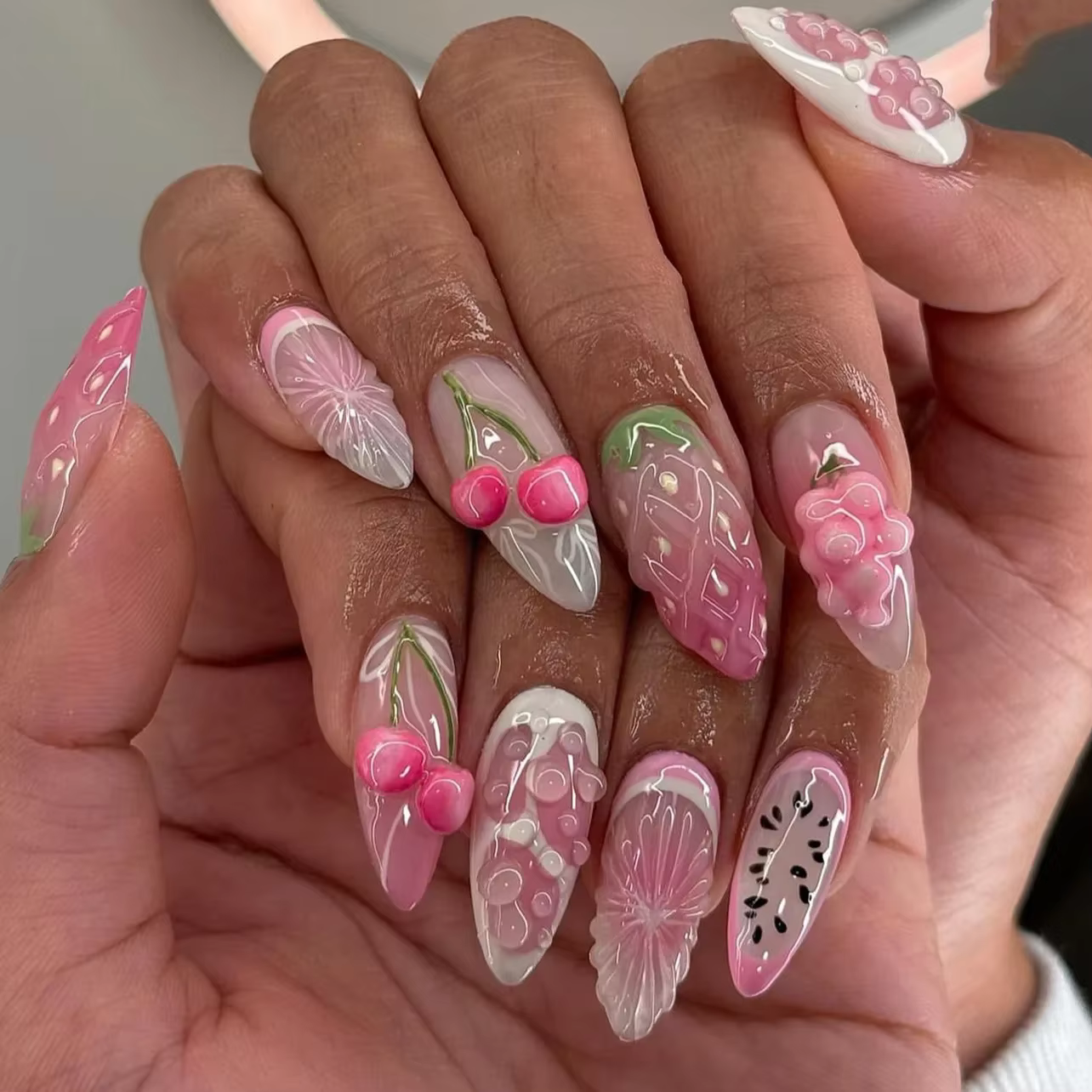 Mignon myrtille peint à la main portable Nail Art jaune français court rond faux ongles détachable fini