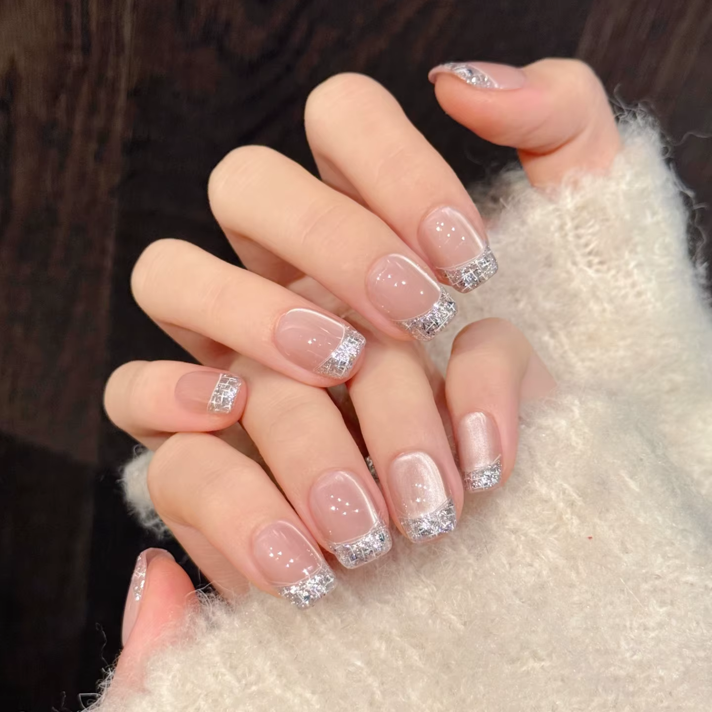 10 faux ongles en forme de cercueil ultra-courts faits à la main