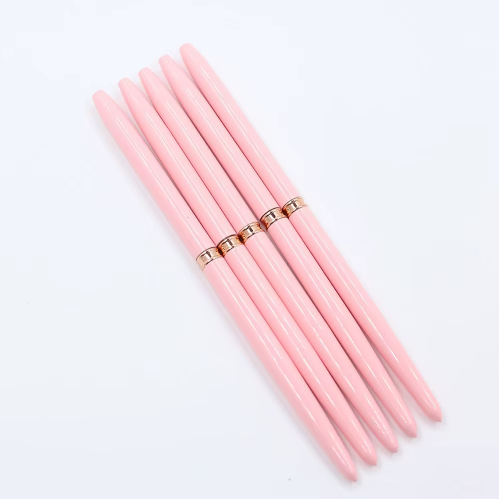 Pinceaux roses pour Nail Art