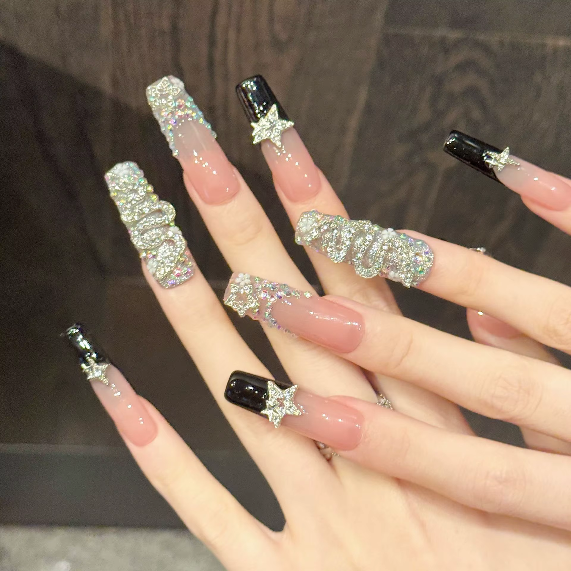 10 faux ongles en forme de cercueil faits à la main