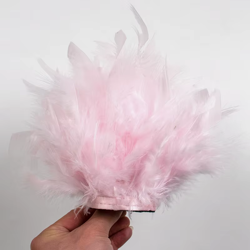 Manucure main photo poignets plume bracelet en peluche tout pour le tournage des ongles