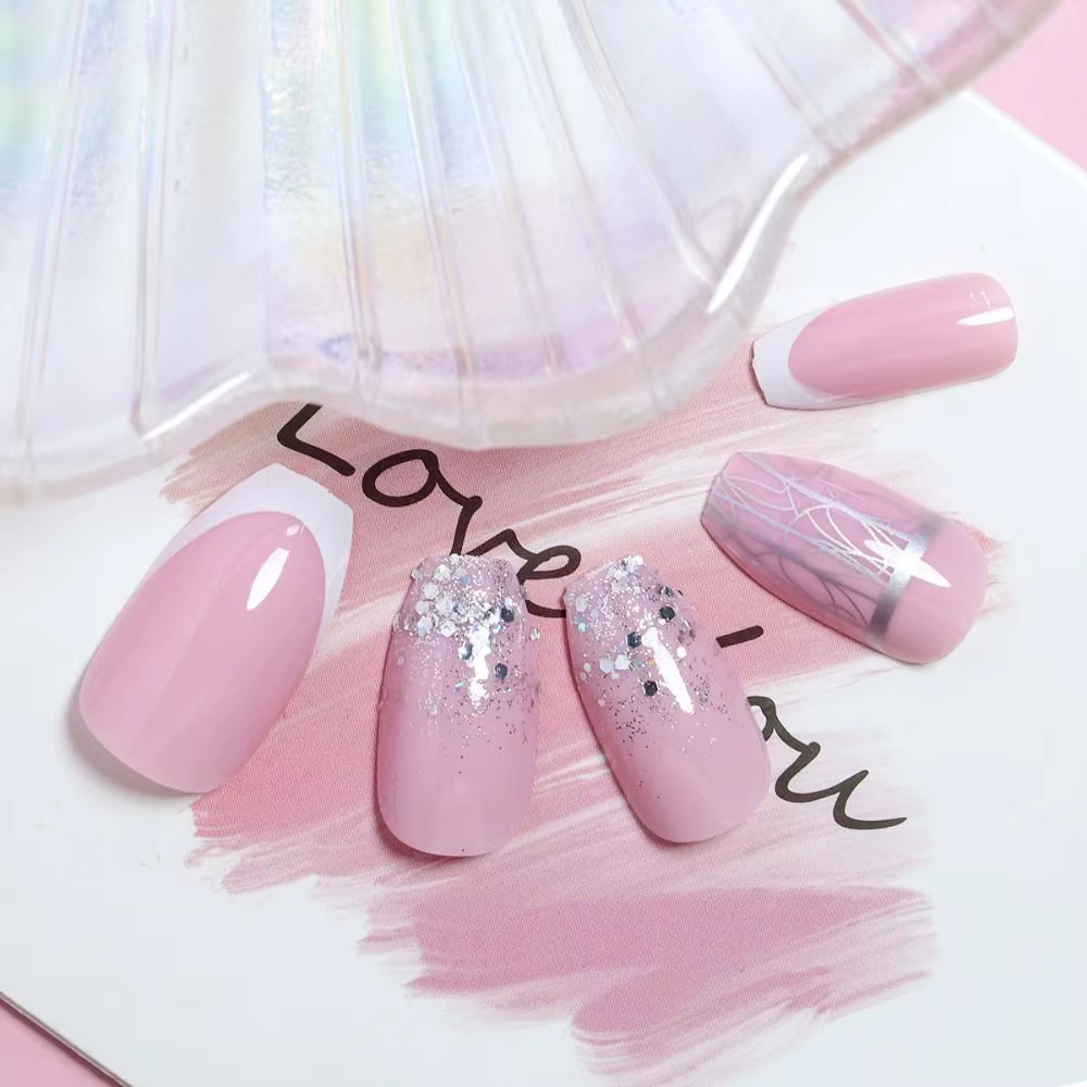 Faux ongles en forme de cercueil