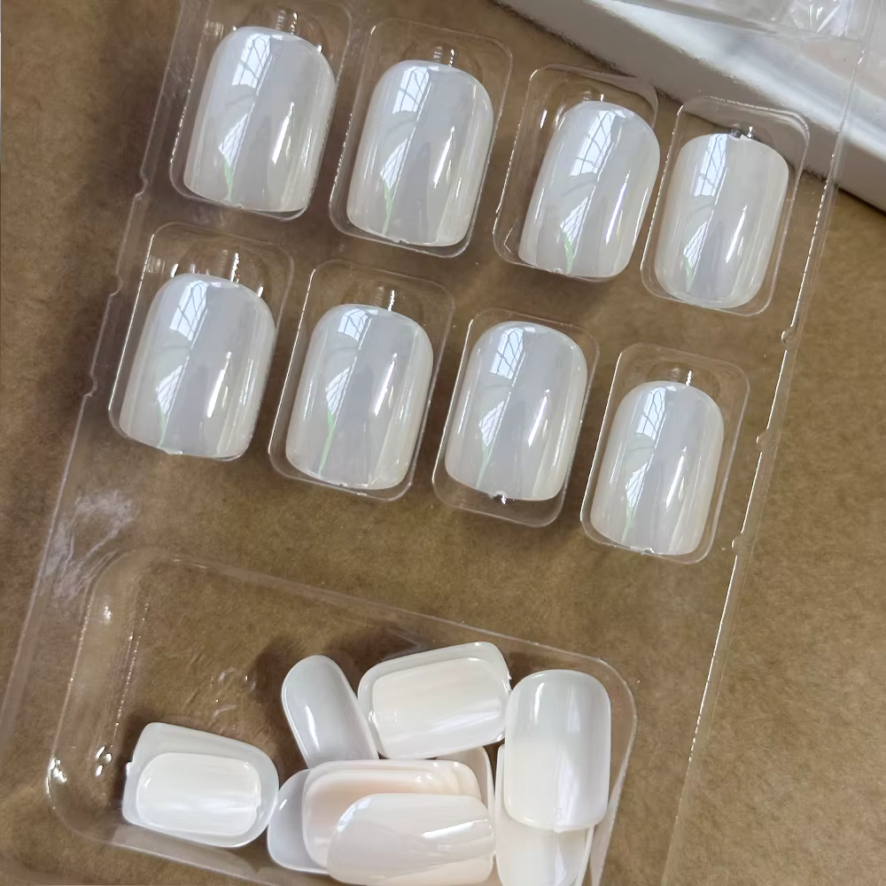 Faux ongles ovales courts et carrés