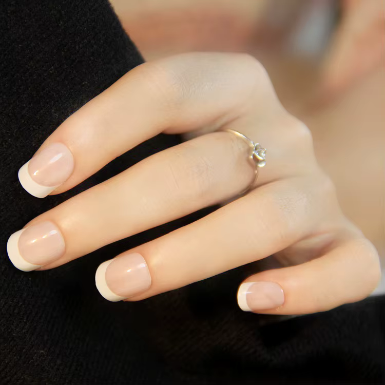 Faux ongles français classiques