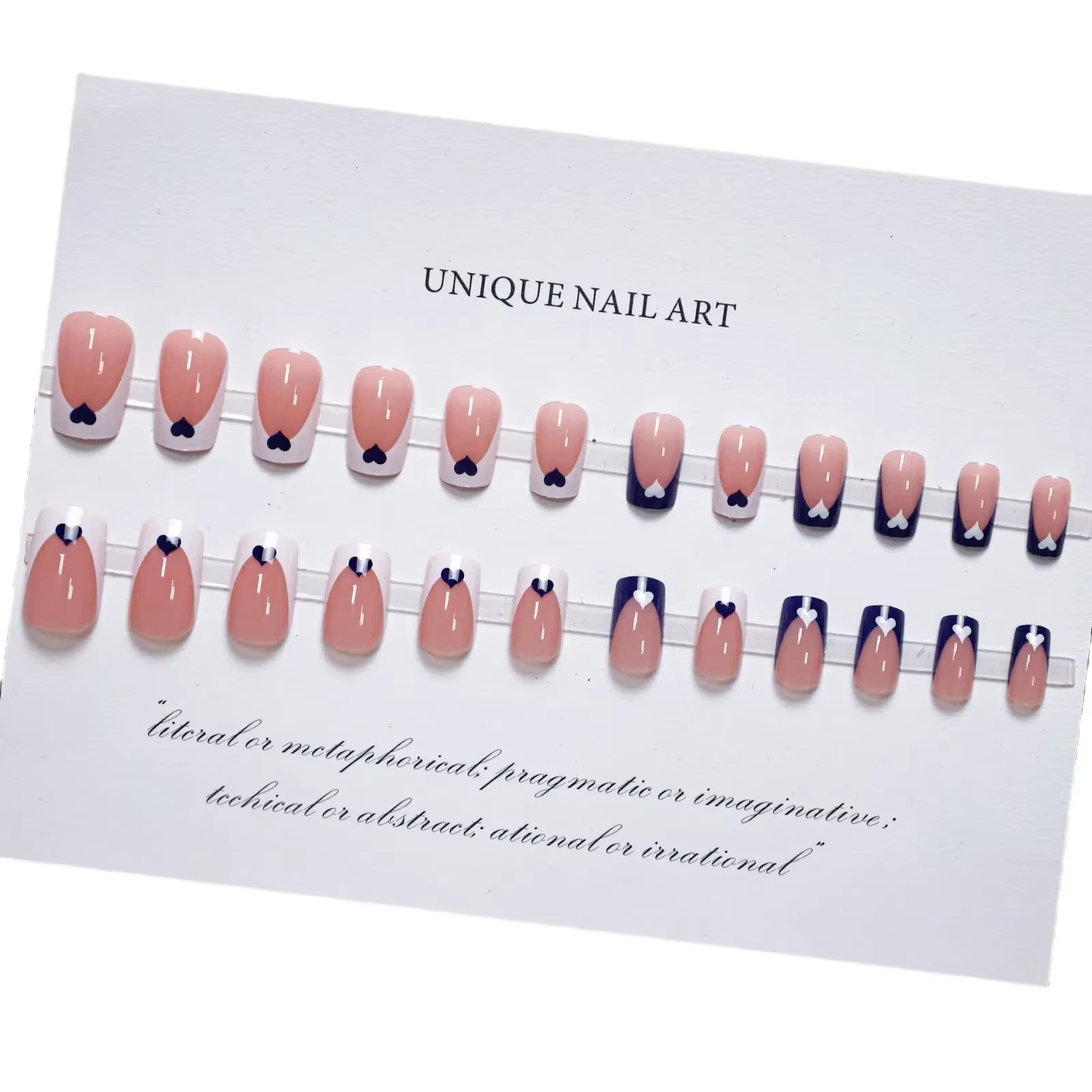 Superbes faux ongles carrés classiques bleus et blancs motif cœur