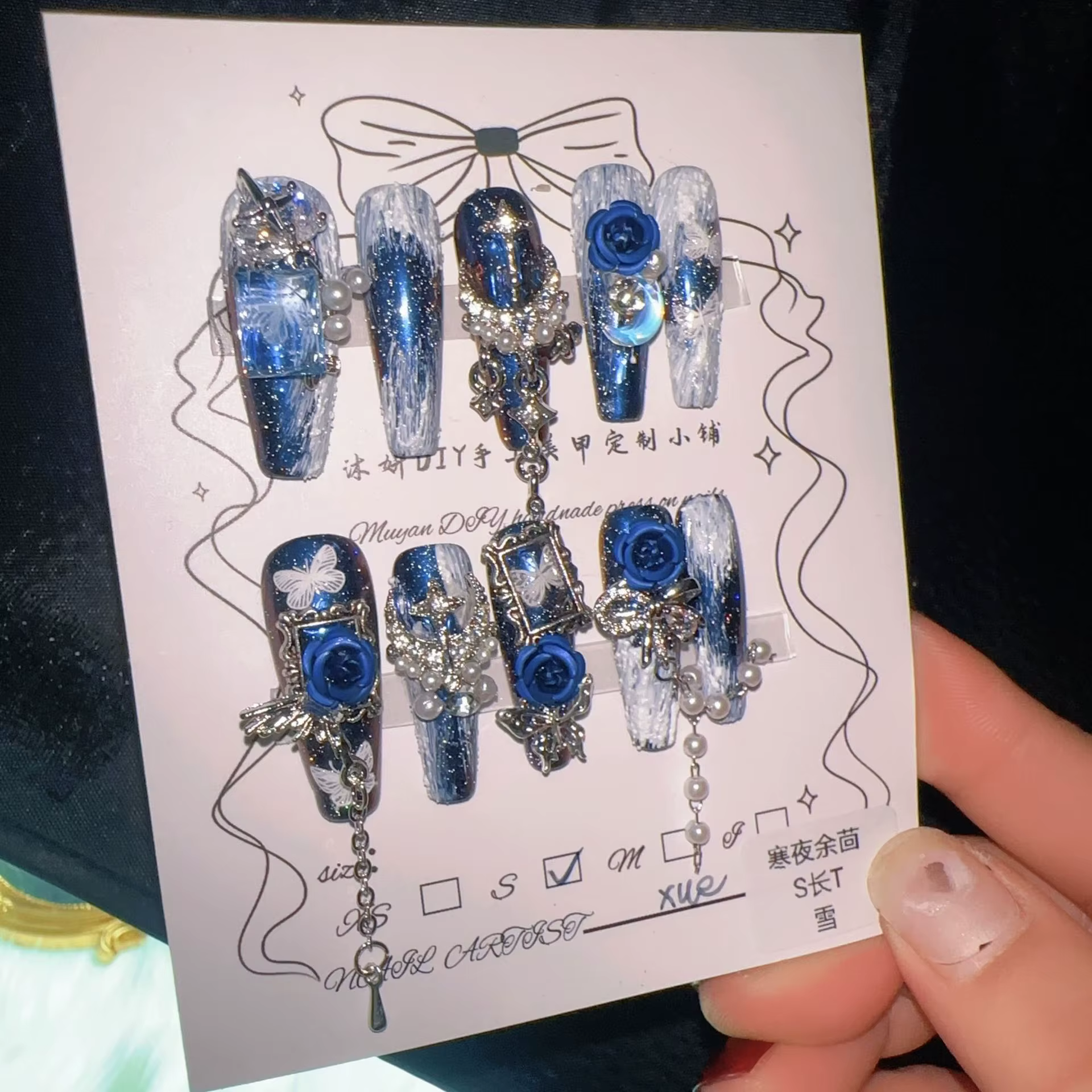 Ensemble de faux ongles gothiques bleu nuit
