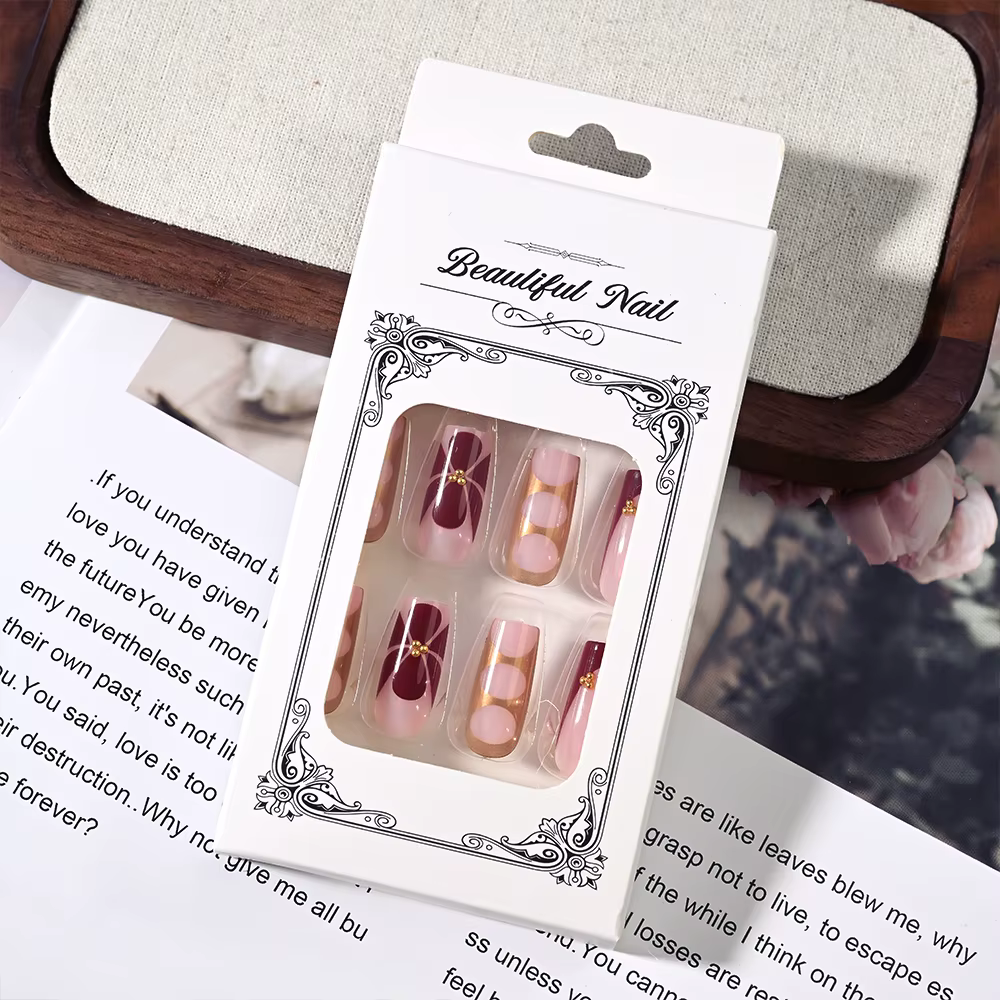 24 pièces bordeaux Floral doré rayure press-on ongles carrés cadeau de manucure fait à la main avec colle gelée et lime pour fête/usage quotidien *