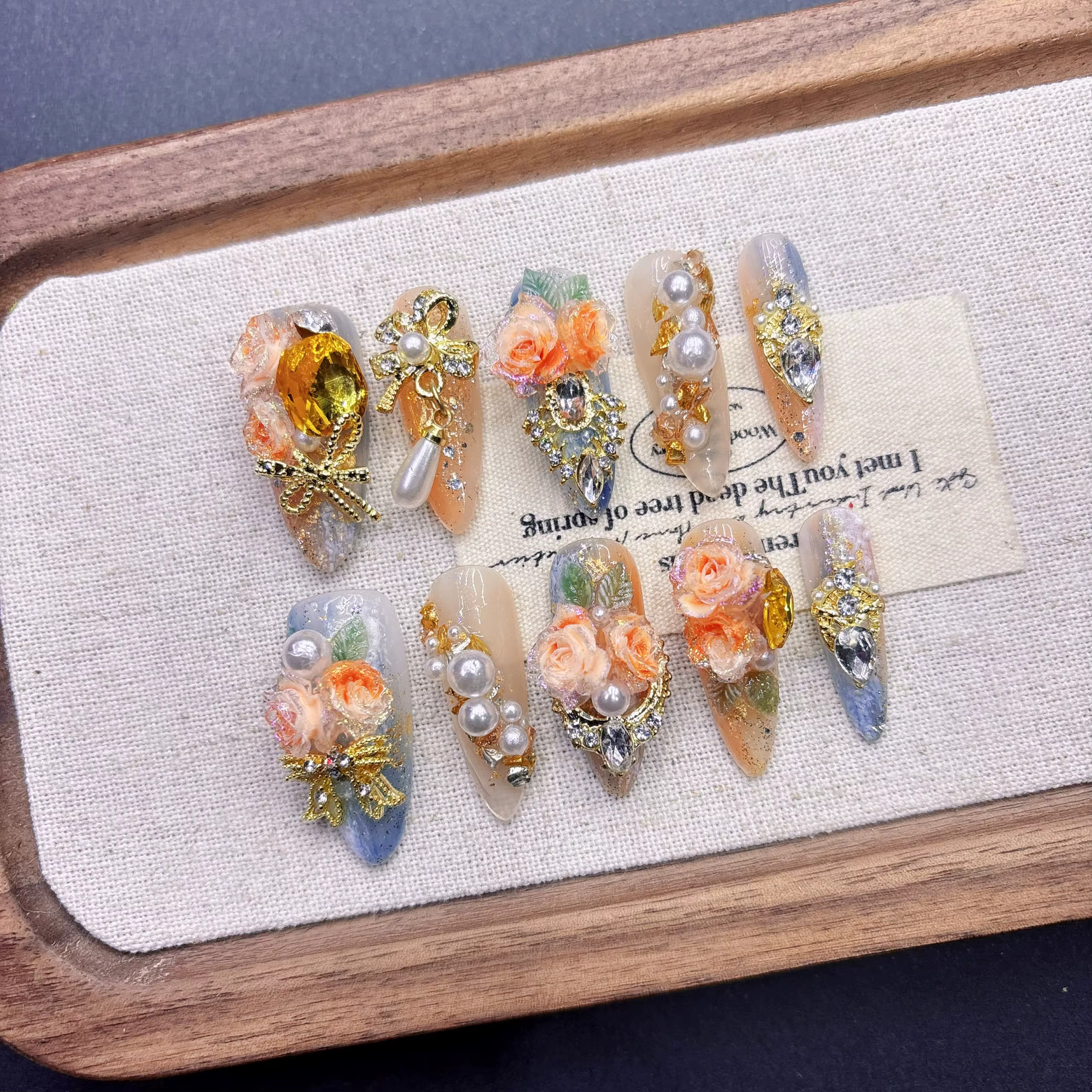 Presse de luxe sur les ongles
