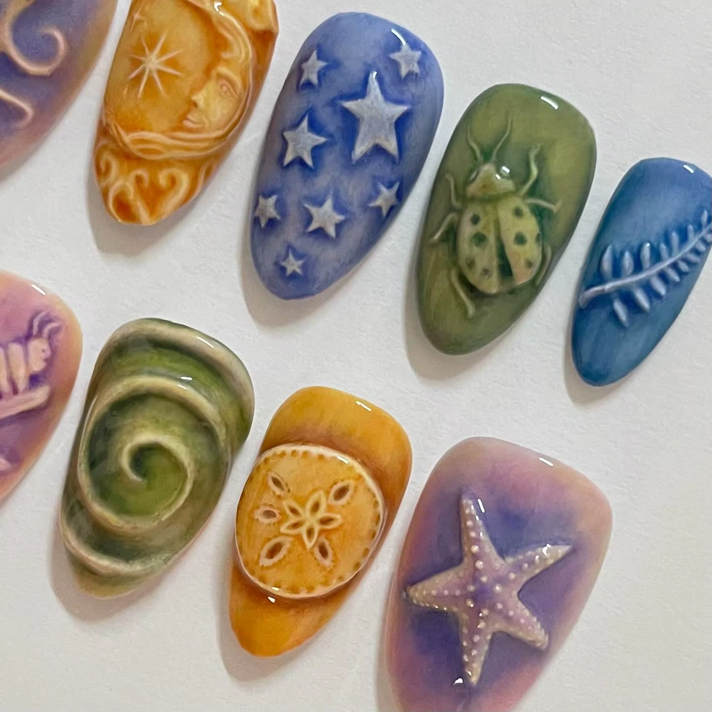 10 pièces presse à la main sur les ongles sculptés