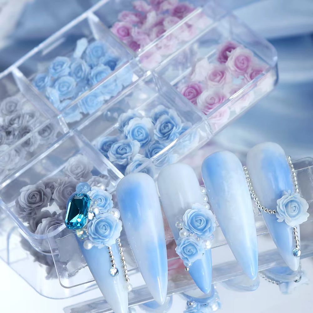 Mélange de fleurs de rose sculptées pour la décoration des ongles