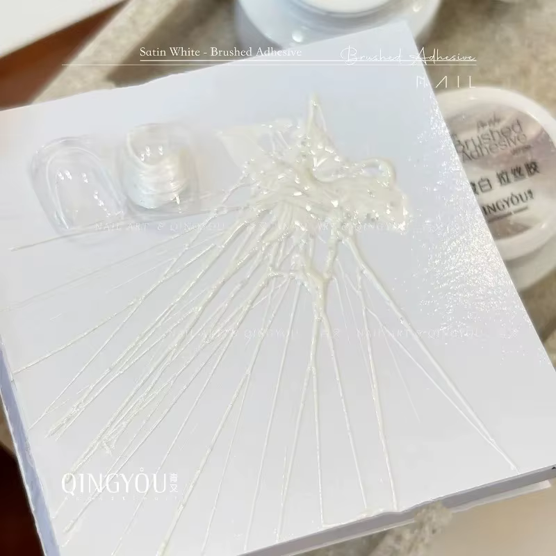 Gel extensible blanc nacré effet soie pour ongles