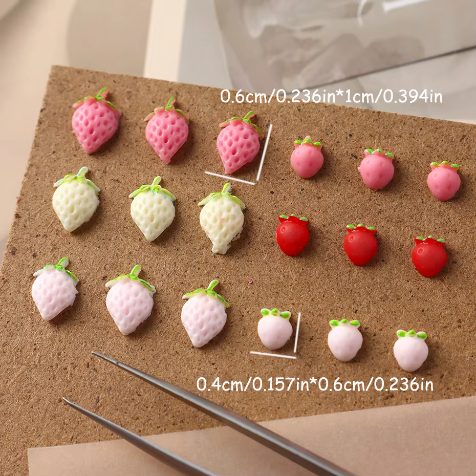 30/50 pièces de décorations pour ongles en forme de fraises