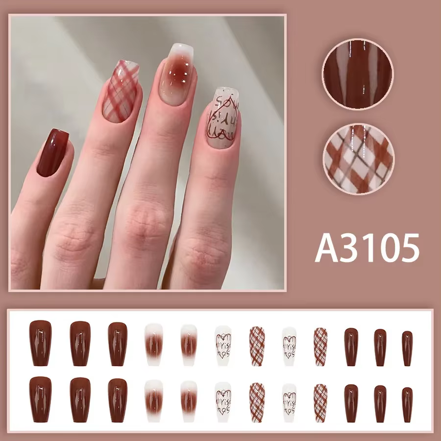Faux ongles avec lettre caramel et MSI autocollante