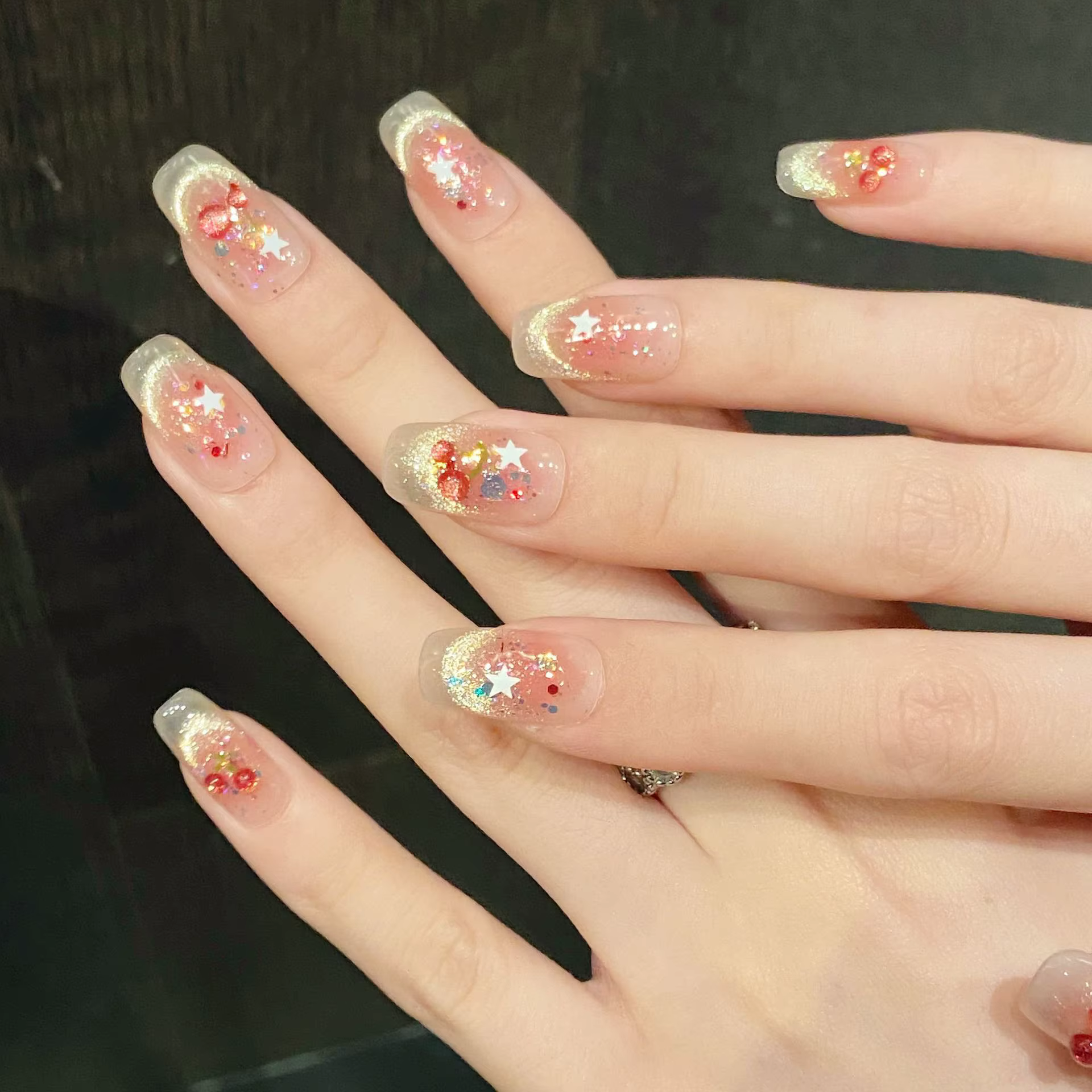 Faux ongles à pression cerise douce pour femmes et filles
