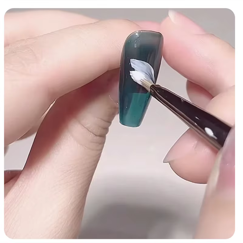 Brosse triangulaire pour Nail Art