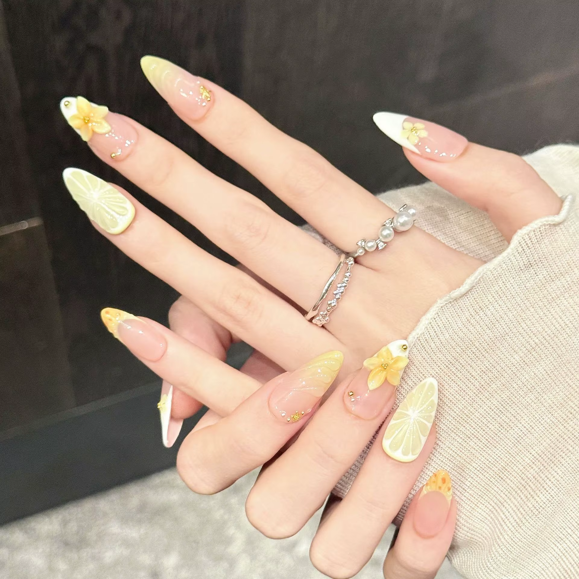 10 faux ongles en amande faits à la main