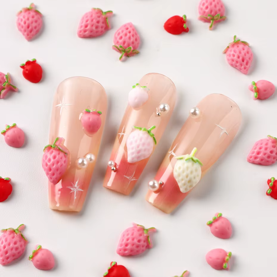 30/50 pièces de décorations pour ongles en forme de fraises