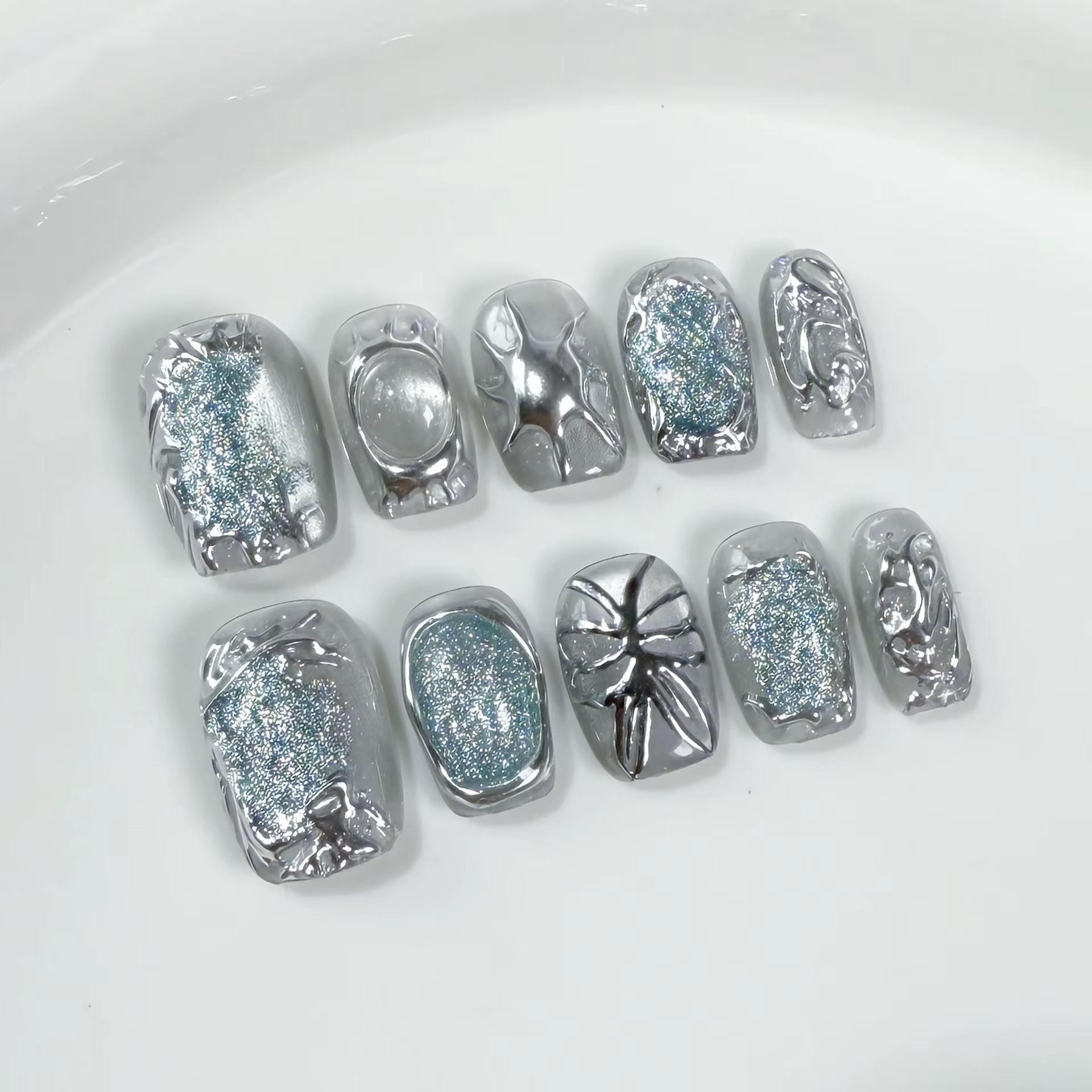10 faux ongles courts carrés faits à la main avec design 3D