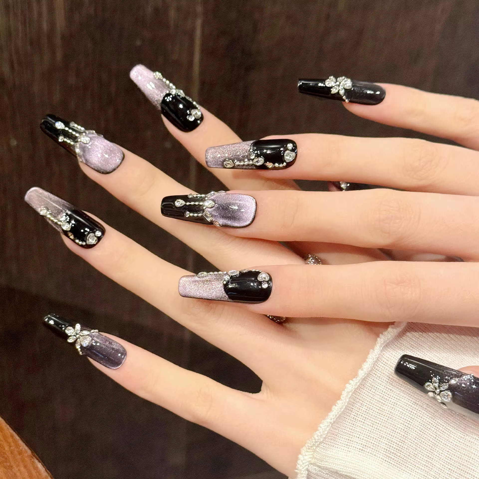 10 faux ongles faits à la main